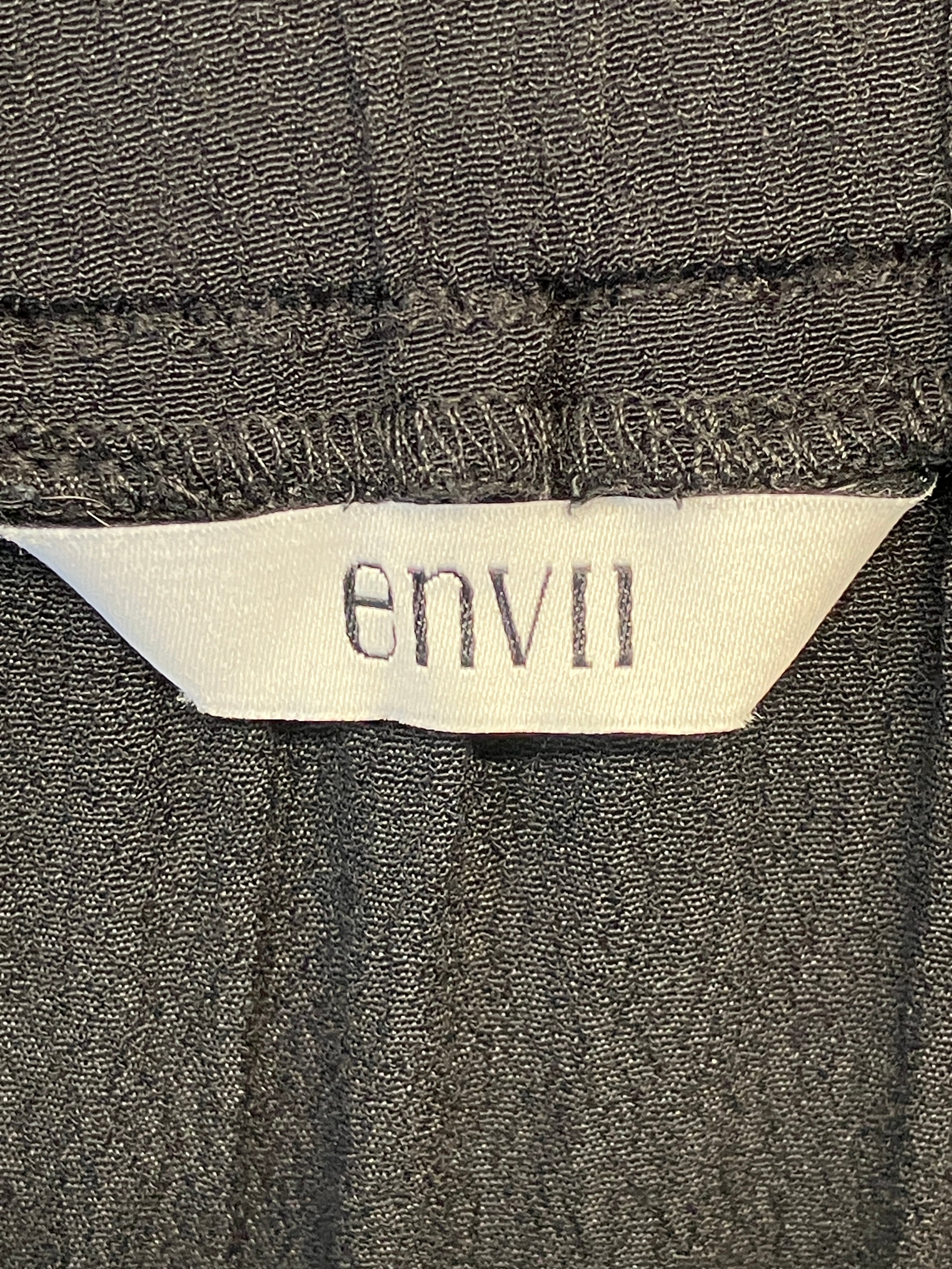 Envii Nederdel
